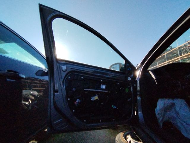 bontott VOLVO V40 Bal első Ajtó (Üres lemez)