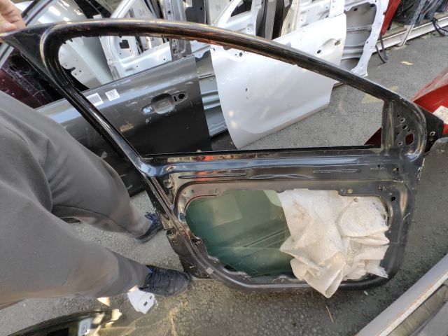 bontott VOLVO V40 Bal első Ajtó (Üres lemez)