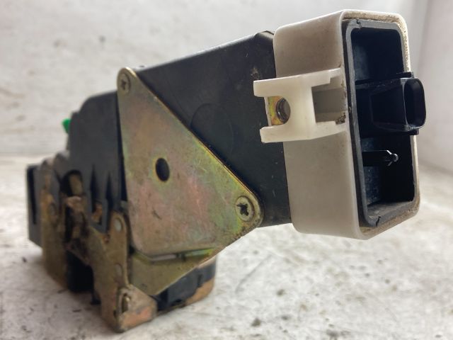 bontott VOLVO V40 Bal első Ajtózár