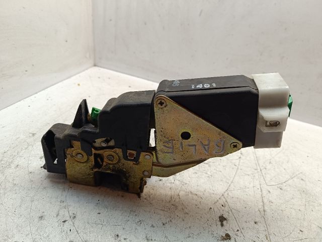 bontott VOLVO V40 Bal első Ajtózár