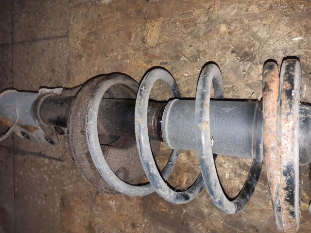 bontott VOLVO V40 Bal első Lengéscsillapító