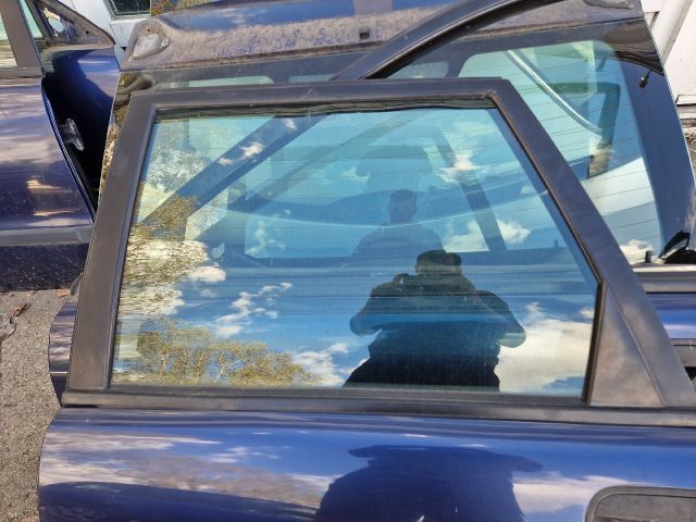 bontott VOLVO V40 Bal hátsó Ajtó (Részeivel)