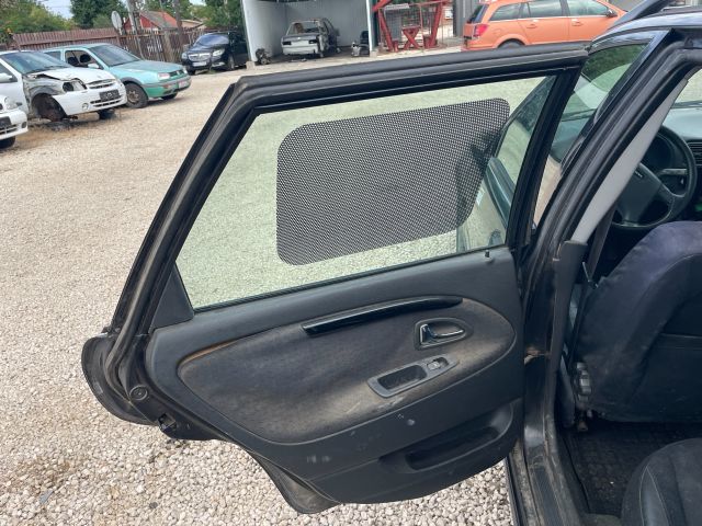 bontott VOLVO V40 Bal hátsó Ajtó (Üres lemez)