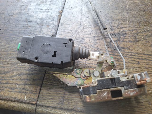 bontott VOLVO V40 Bal hátsó Ajtózár