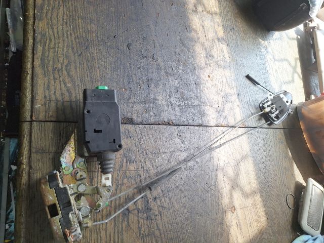 bontott VOLVO V40 Bal hátsó Ajtózár