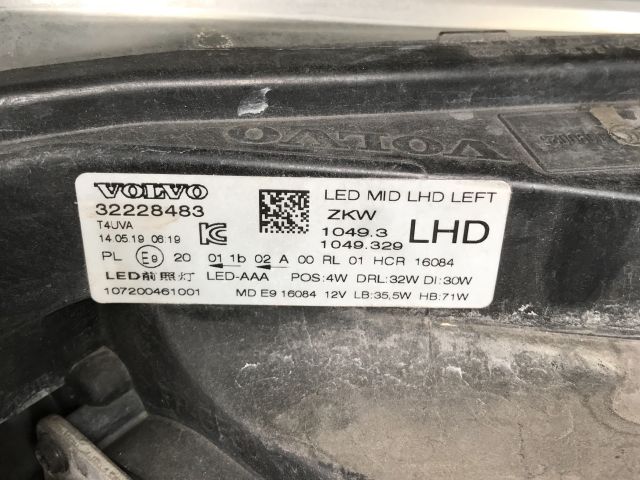 bontott VOLVO V40 Bal Ledes Fényszóró