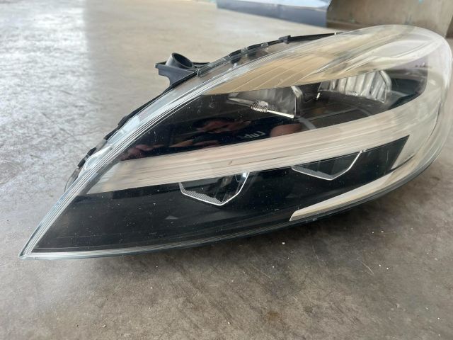 bontott VOLVO V40 Bal Ledes Fényszóró