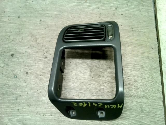 bontott VOLVO V40 Bal Szellőző