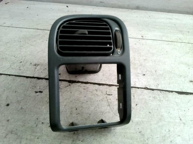 bontott VOLVO V40 Bal Szellőző