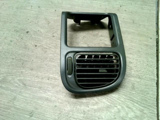 bontott VOLVO V40 Bal Szellőző