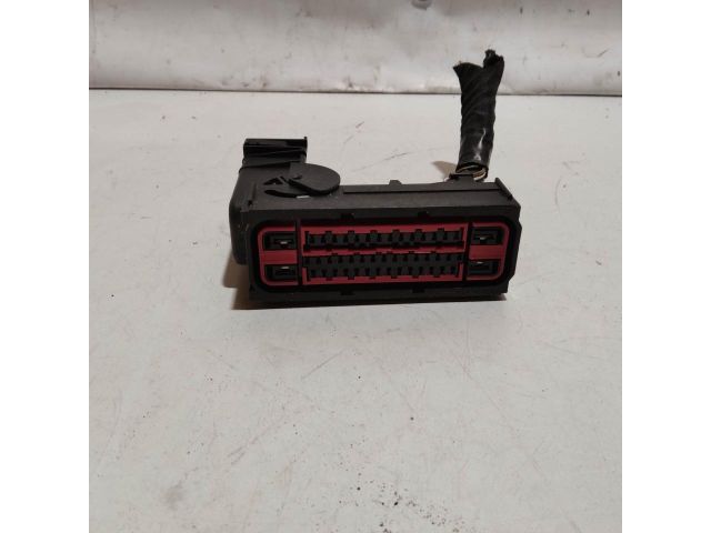 bontott VOLVO V40 Csatlakozó