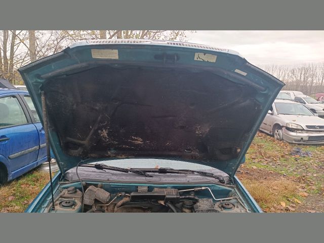 bontott VOLVO V40 Csomagtérajtó Gumikéder