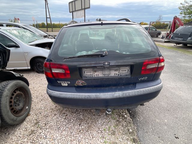 bontott VOLVO V40 Csomagtérajtó Jobb Zsanér