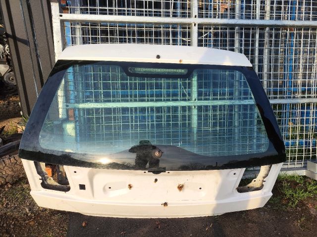 bontott VOLVO V40 Csomagtérajtó (Üres lemez)