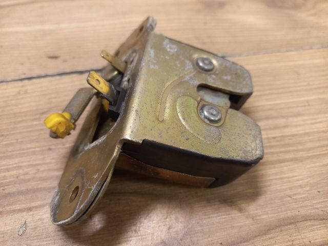 bontott VOLVO V40 Csomagtérajtó Zárszerkezet