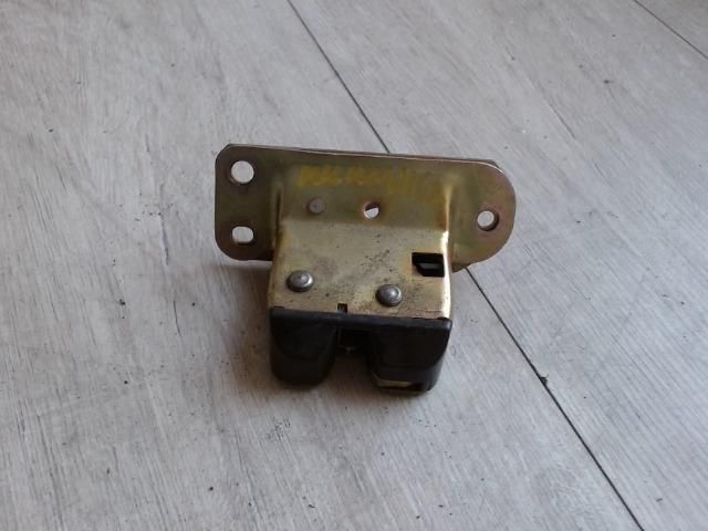 bontott VOLVO V40 Csomagtérajtó Zárszerkezet