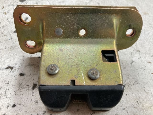 bontott VOLVO V40 Csomagtérajtó Zárszerkezet