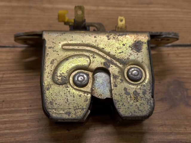 bontott VOLVO V40 Csomagtérajtó Zárszerkezet