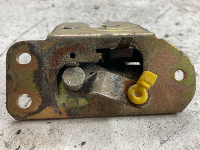 bontott VOLVO V40 Csomagtérajtó Zárszerkezet