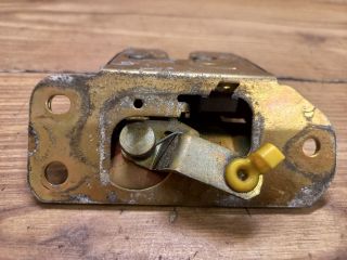 bontott VOLVO V40 Csomagtérajtó Zárszerkezet