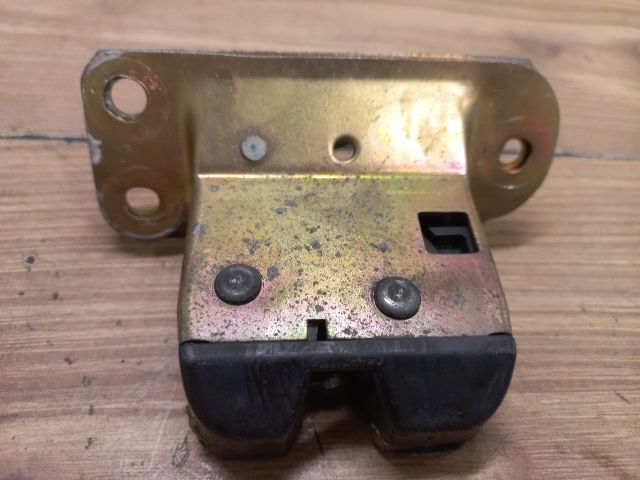 bontott VOLVO V40 Csomagtérajtó Zárszerkezet