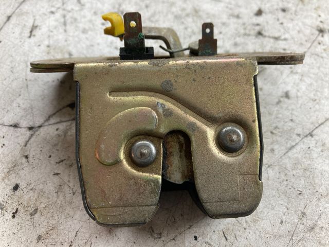 bontott VOLVO V40 Csomagtérajtó Zárszerkezet