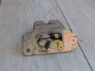 bontott VOLVO V40 Csomagtérajtó Zárszerkezet