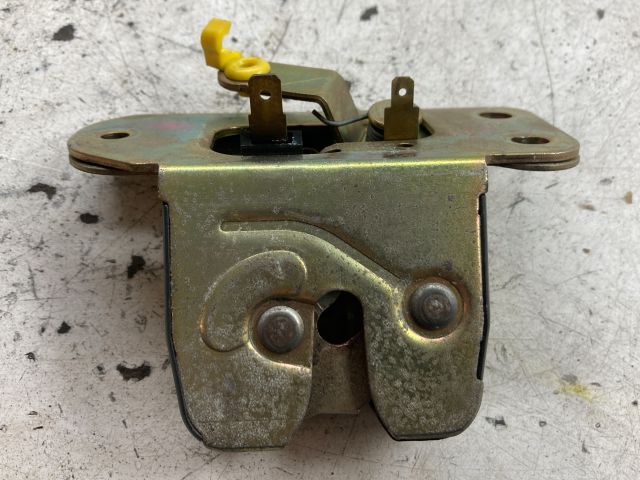 bontott VOLVO V40 Csomagtérajtó Zárszerkezet