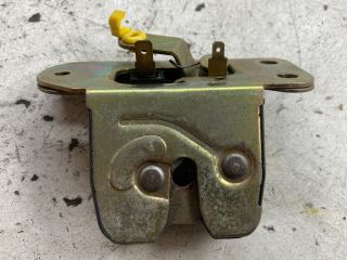 bontott VOLVO V40 Csomagtérajtó Zárszerkezet