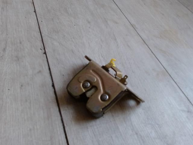 bontott VOLVO V40 Csomagtérajtó Zárszerkezet