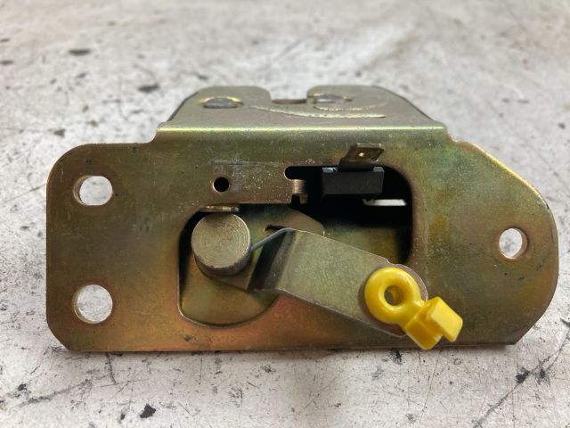 bontott VOLVO V40 Csomagtérajtó Zárszerkezet