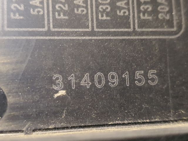 bontott VOLVO V40 Biztosítéktábla Motortér