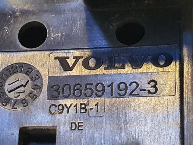 bontott VOLVO V40 Biztosítéktábla Motortér