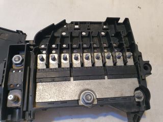 bontott VOLVO V40 Biztosítéktábla Motortér