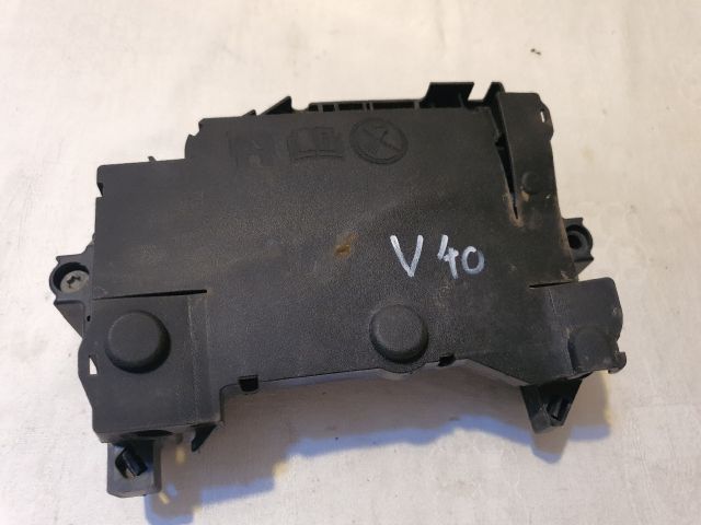 bontott VOLVO V40 Biztosítéktábla Motortér