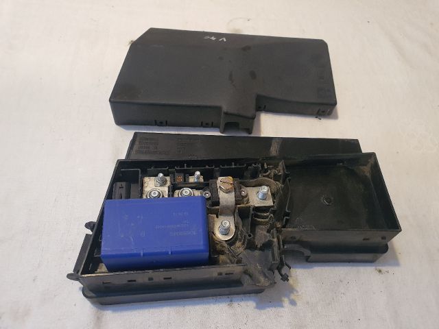 bontott VOLVO V40 Biztosítéktábla Motortér