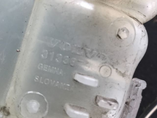 bontott VOLVO V40 Kiegyenlítő Tartály