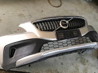 bontott VOLVO V40 Első Lökhárító (Részeivel)