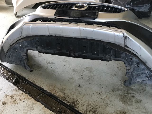 bontott VOLVO V40 Első Lökhárító (Részeivel)