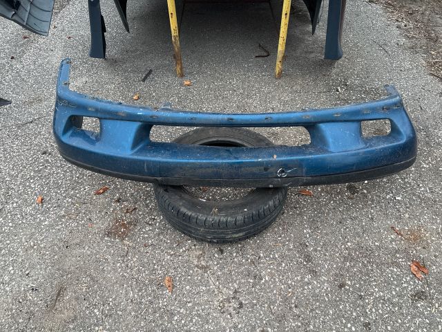 bontott VOLVO V40 Első Lökhárító (Üresen)