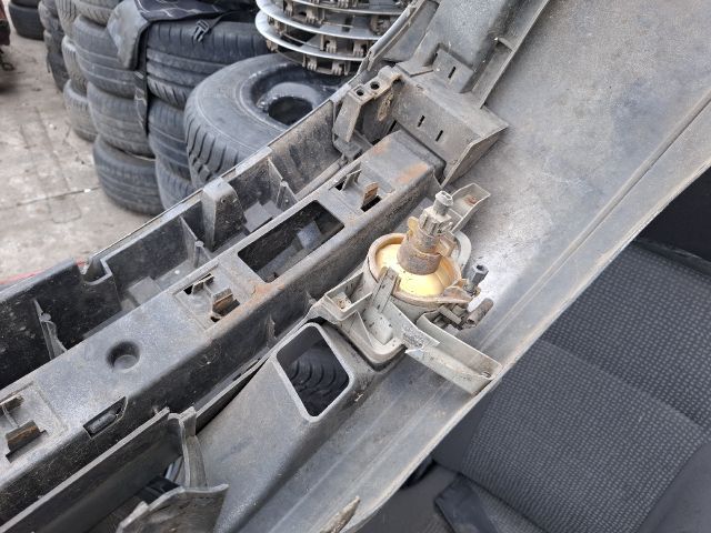 bontott VOLVO V40 Első Lökhárító (Üresen)