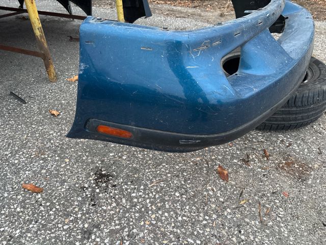 bontott VOLVO V40 Első Lökhárító (Üresen)