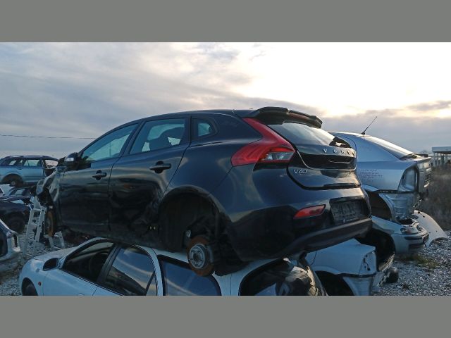 bontott VOLVO V40 Hátsó Lökhárító (Részeivel)