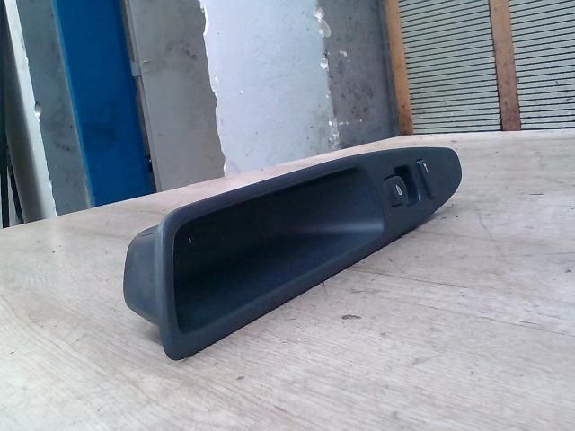 bontott VOLVO V40 Jobb első Ablakemelő Kapcsoló