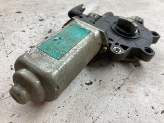 bontott VOLVO V40 Jobb első Ablakemelő Motor