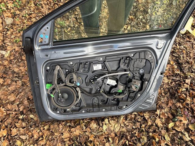 bontott VOLVO V40 Jobb első Ajtó (Részeivel)