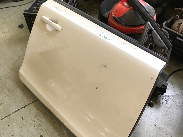 bontott VOLVO V40 Jobb első Ajtó (Részeivel)