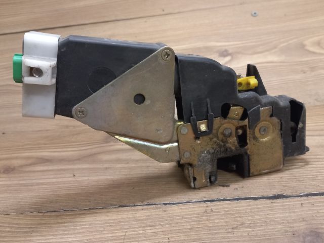 bontott VOLVO V40 Jobb első Ajtózár