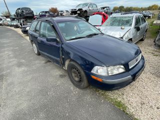 bontott VOLVO V40 Jobb első Első Dobbetét (Kerékjárati, Műanyag)