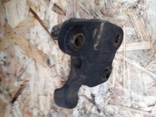 bontott VOLVO V40 Jobb első Féltengely Tartó